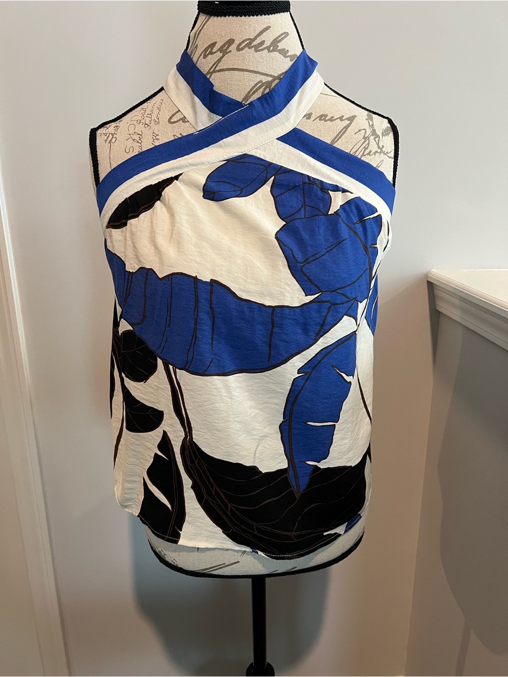 sofia by sofia vergara Blue and Black Leaf Halter Top